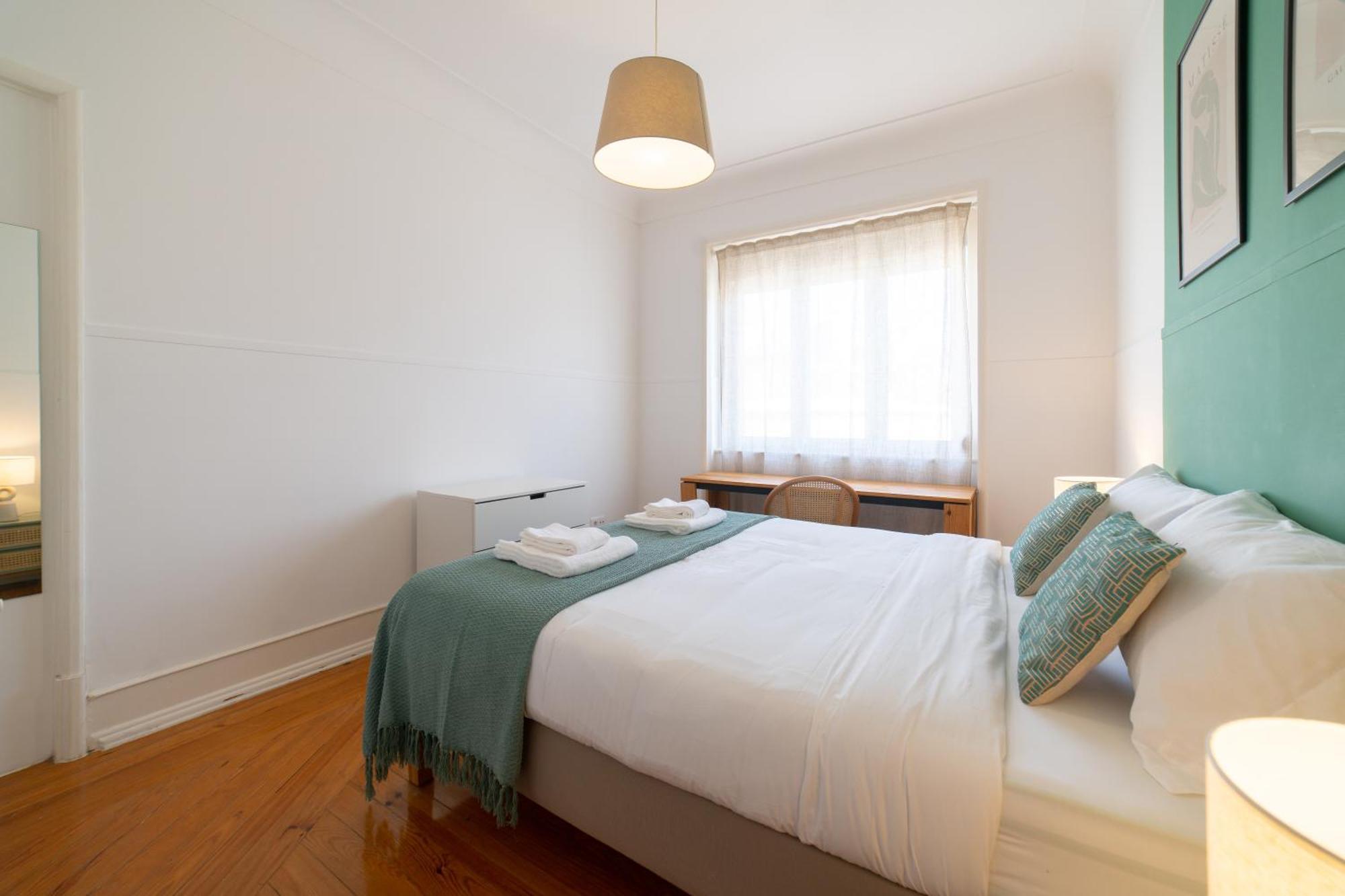 Apartment Desterro 2 - Historical Four-bedroom Lisbon