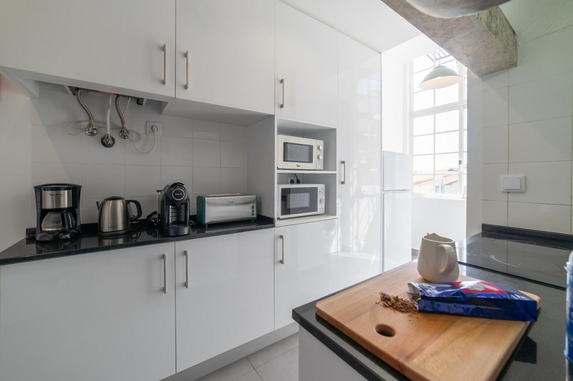 Apartment Desterro 2 - Historical Four-bedroom Lisbon