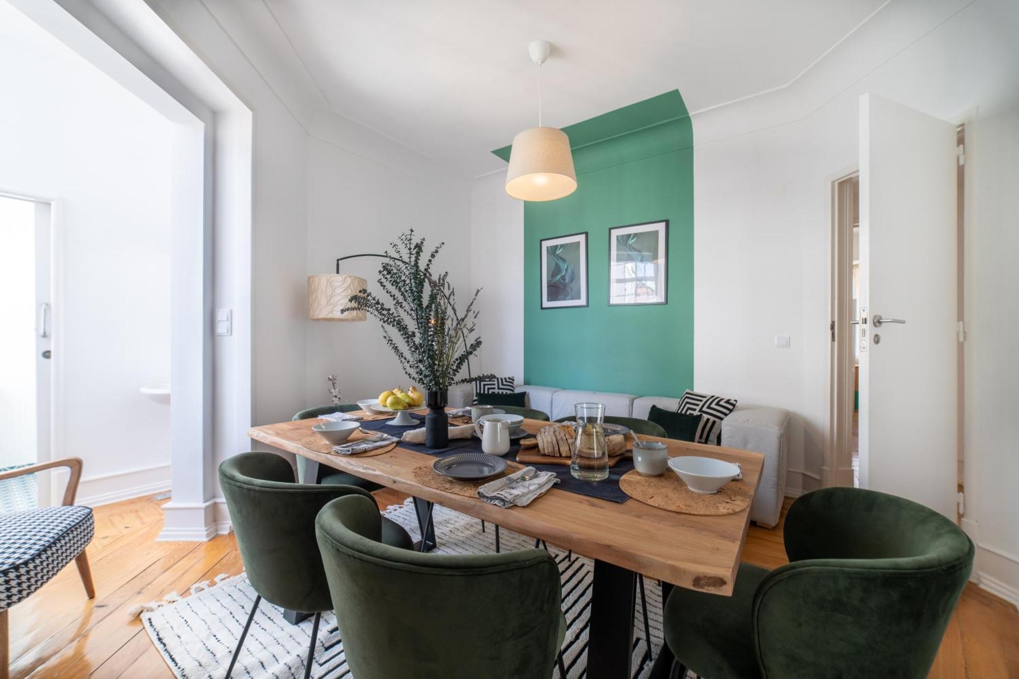 Desterro 2 - Historical Four-bedroom Apartment Lisbon