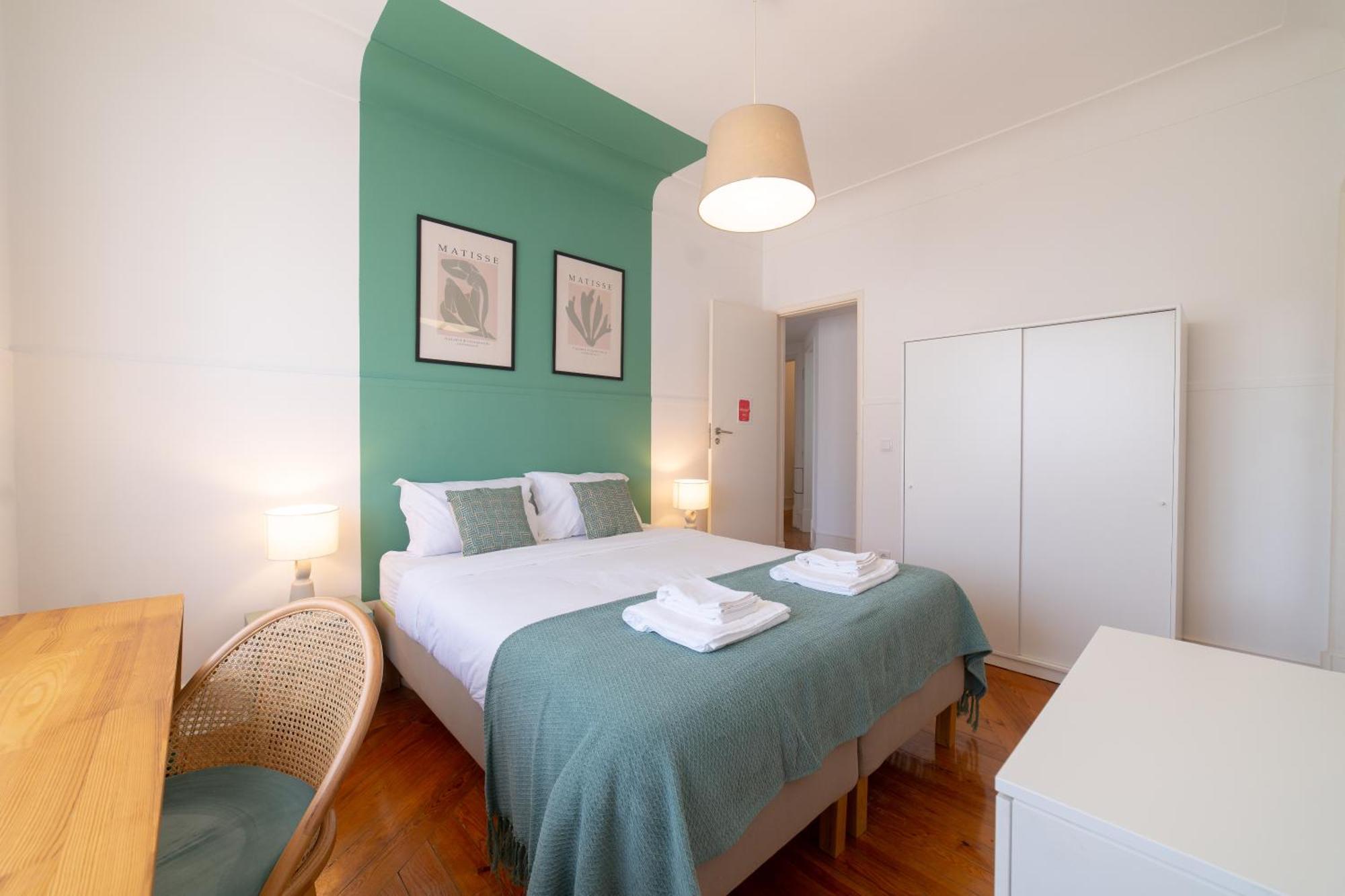 Desterro 2 - Historical Four-bedroom Apartment Lisbon